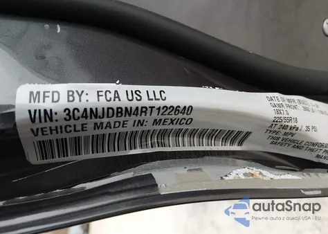 2024 Jeep Compass Latitude 4X4 z USA, uszkodzony, nr VIN 3C4NJDBN4RT122640